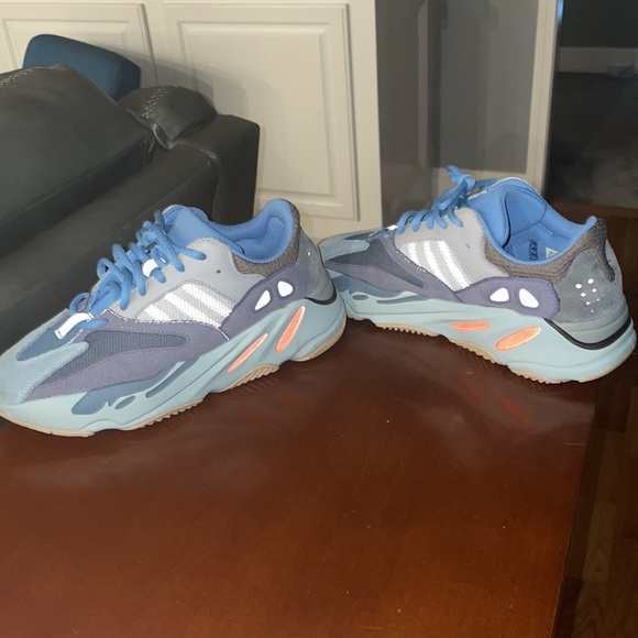 Yeezy 700 v1 Carbon Blue - Picture 5 of 6